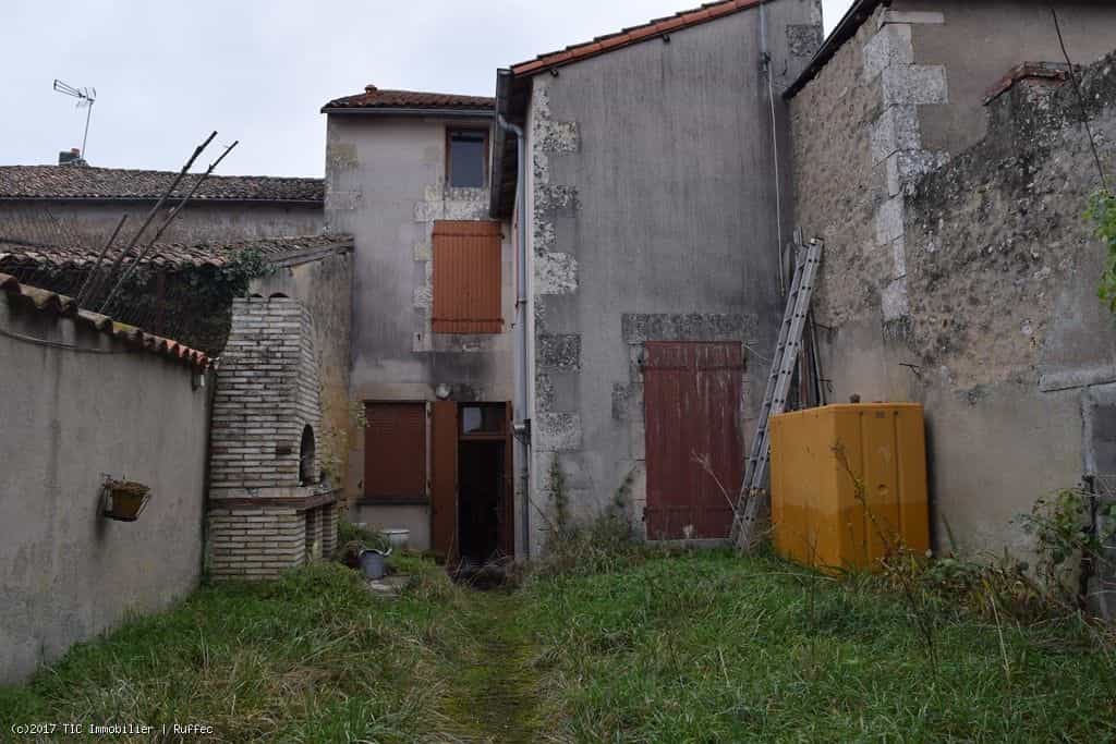 Rumah di Civray, Poitou Charentes 10102005