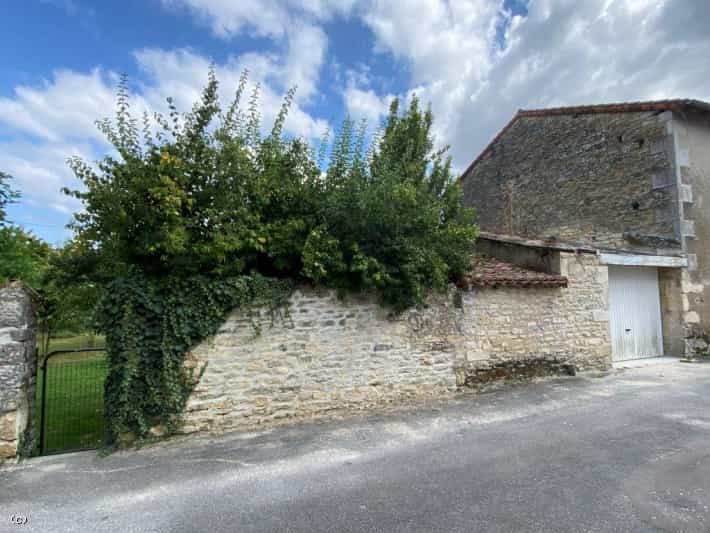 жилой дом в Champagne-Mouton, Poitou Charentes 10102018