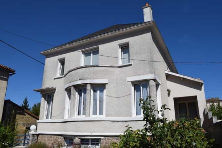 House in Ruffec, Poitou Charentes 10102037