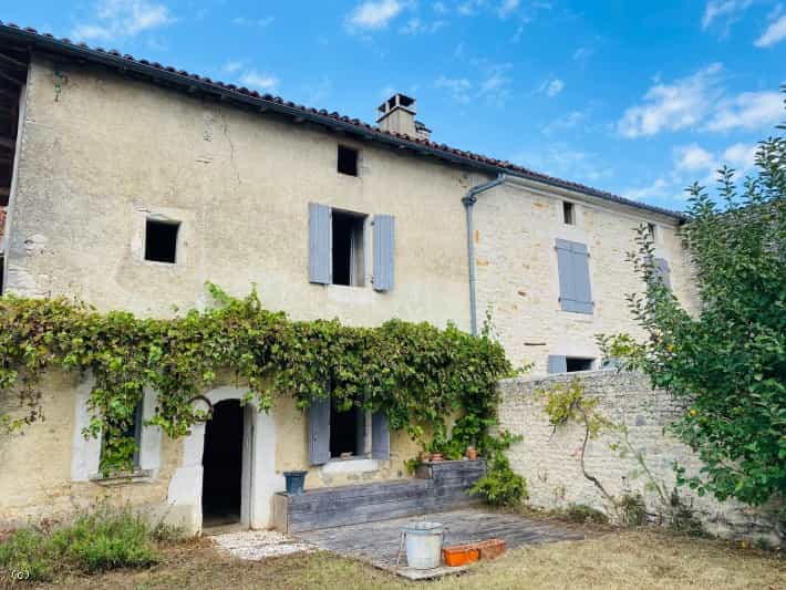 σπίτι σε Aigre, Poitou Charentes 10102046