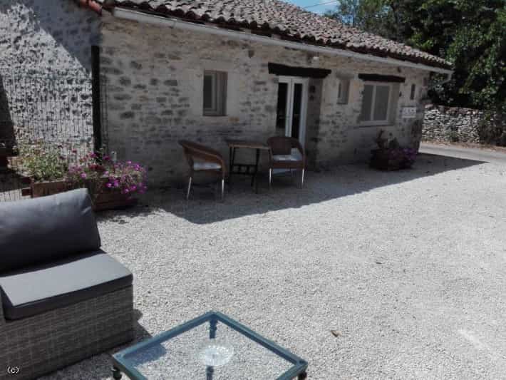 Dom w Civray, Poitou Charentes 10102067