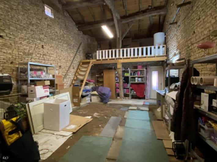 بيت في Civray, Poitou Charentes 10102067