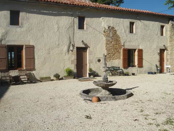 σπίτι σε Villefagnan, Poitou Charentes 10102121