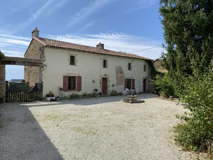 House in Villefagnan, Poitou Charentes 10102121