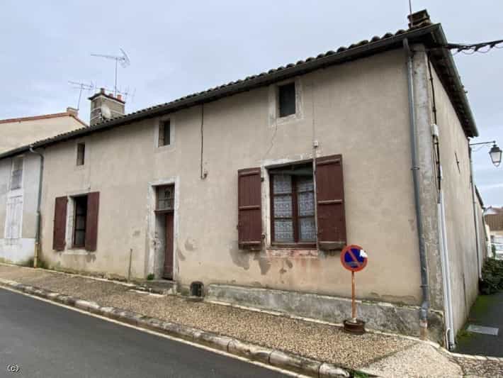 rumah dalam Ruffec, Nouvelle-Aquitaine 10102133