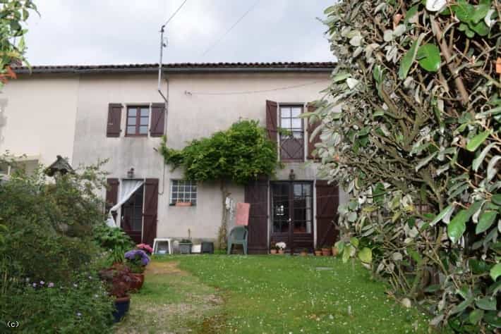 Huis in Civray, Nouvelle-Aquitanië 10102189