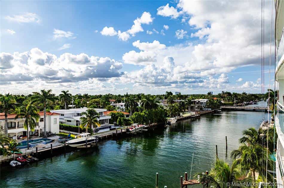 Condomínio no Bay Harbor Islands, Florida 10102243