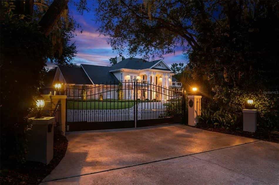 House in Bloomingdale, Florida 10102286