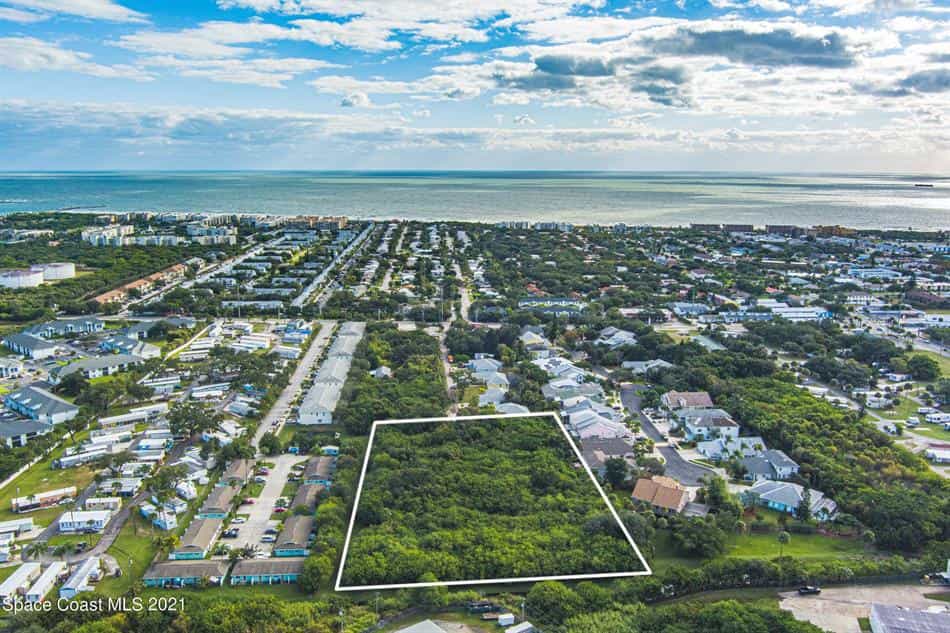 Land in Cape Canaveral, Florida 10102289