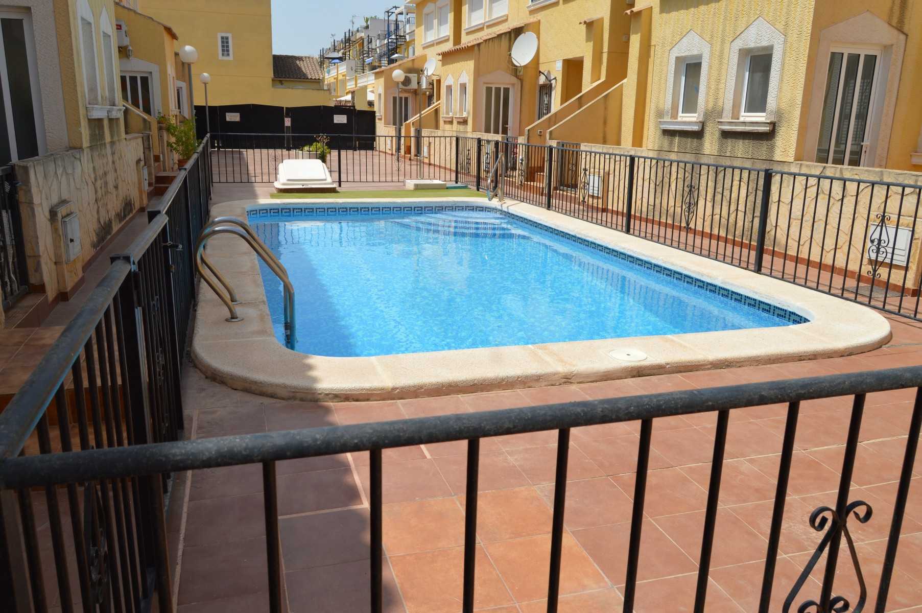 Condominium in Los Palacios y Villafranca, Andalusia 10102541