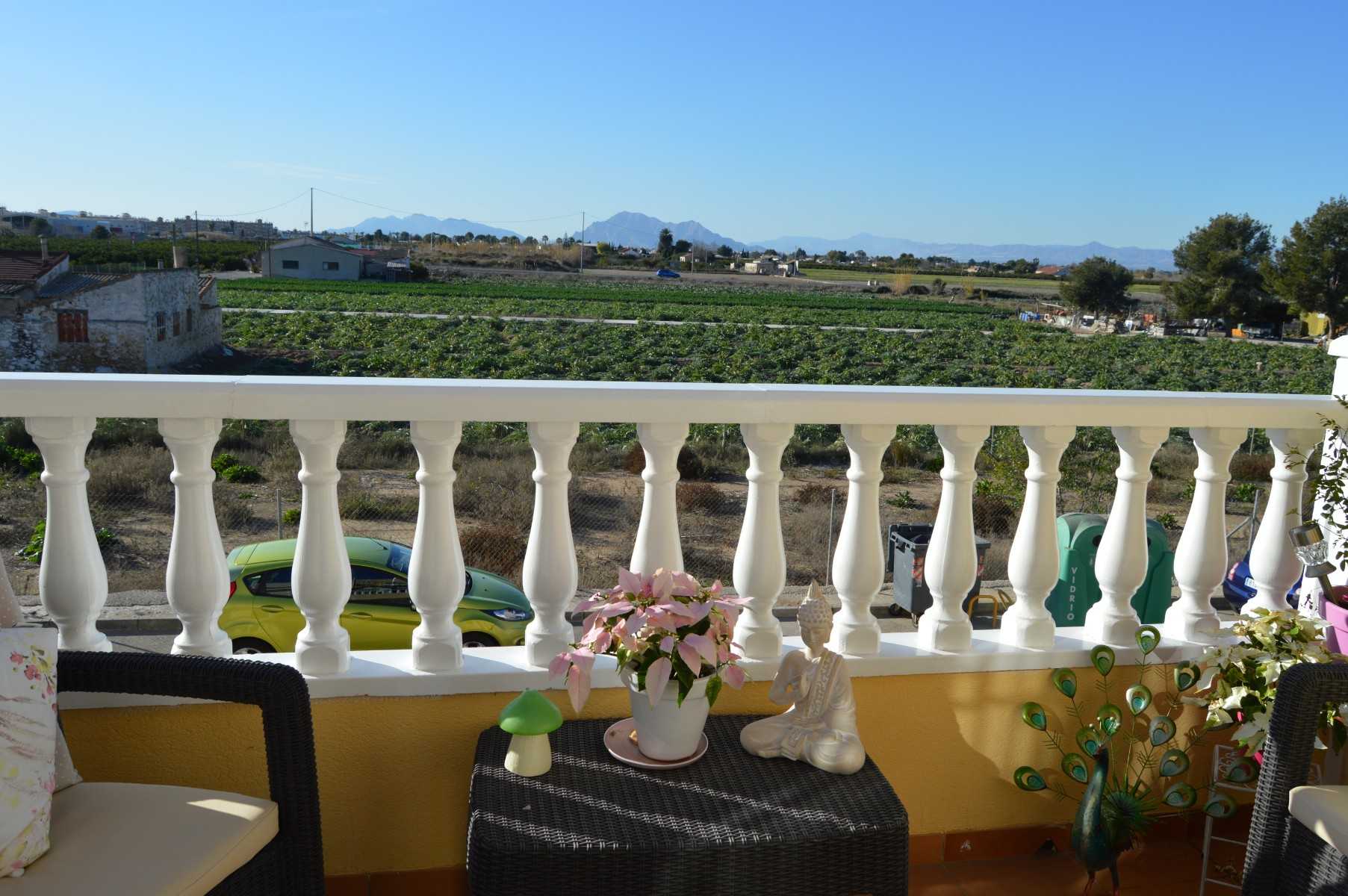 Condominium in Los Palacios en Villafranca, Andalusië 10102546