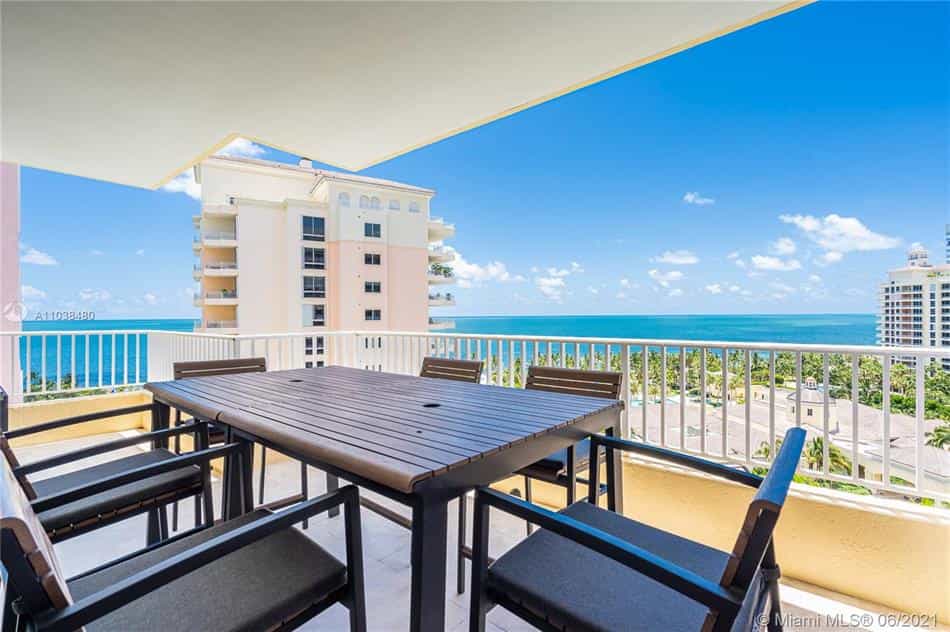 Condominium in Key Biscayne, Florida 10102644