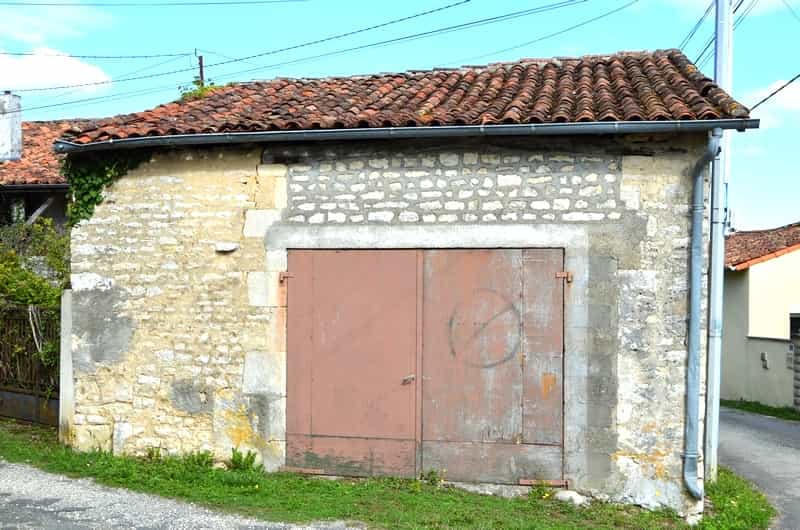 Hus i Ruffec, Nouvelle-Aquitaine 10103178