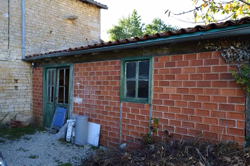 House in Lorigne, Poitou-Charentes 10103187