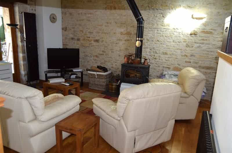 Dom w Nanteuil-en-Vallee, Poitou-Charentes 10103188