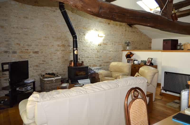 Dom w Nanteuil-en-Vallee, Poitou-Charentes 10103188