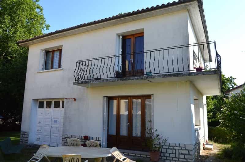 casa en Ruffec, Poitou-Charentes 10103196