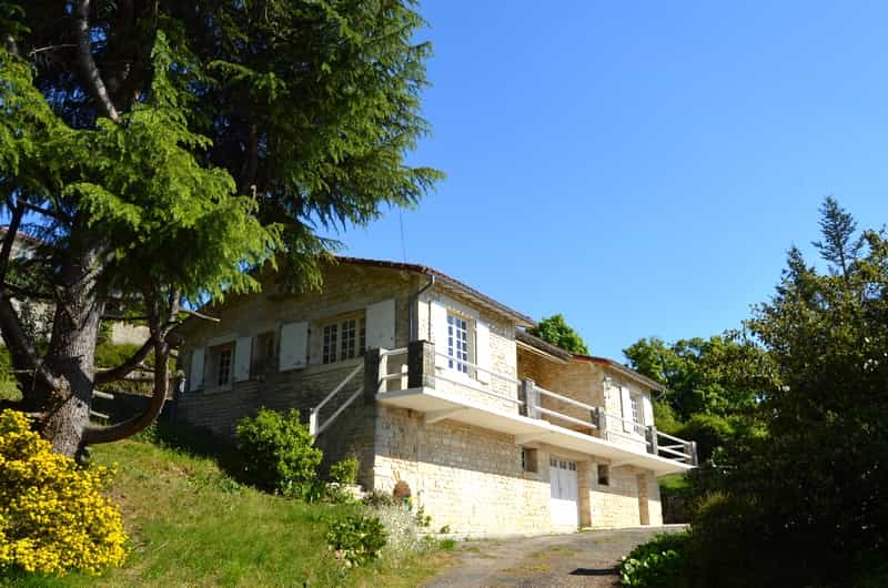 Hus i Ruffec, Nouvelle-Aquitaine 10103211