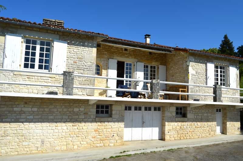 House in Ruffec, Poitou-Charentes 10103211