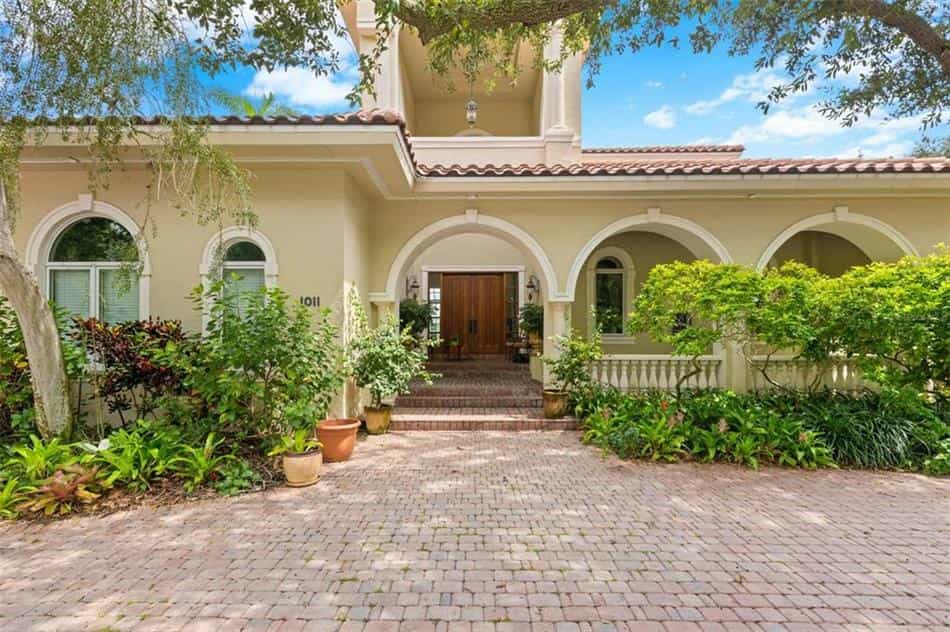House in St Petersburg, Florida 10103814