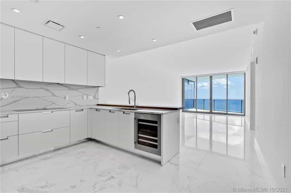 公寓 在 陽光島海灘, 佛羅里達 10103852