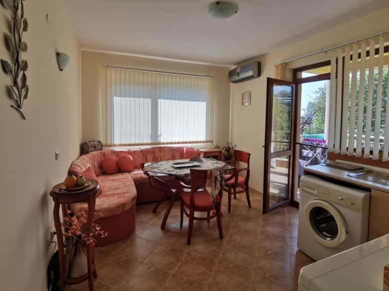 Condominium in Golden Sands, Varna 10105187