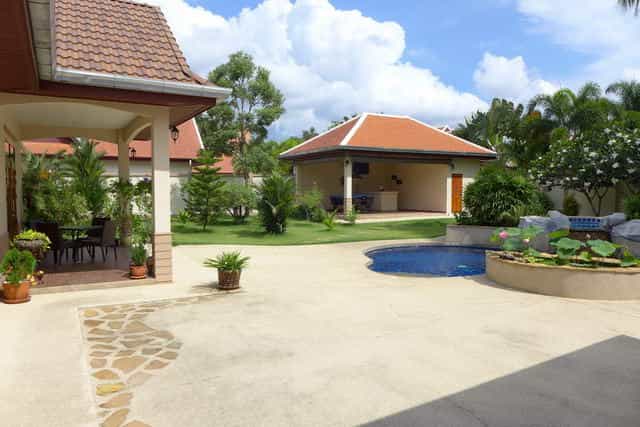 Dom w Nongpalai, Chonburi 10105260
