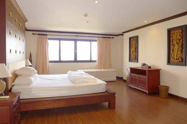 Condominium in Ban Phatthaya Tai, Chon Buri 10105273