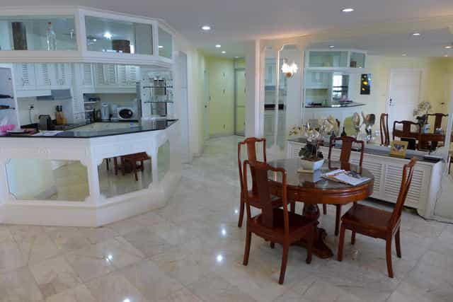 Condominium in Phatthaya, Chon Buri 10105430