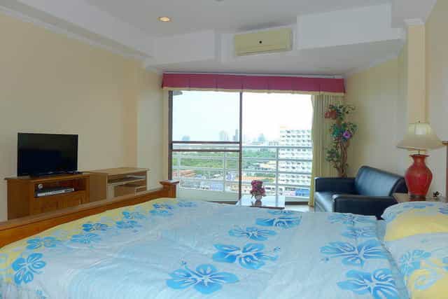Condominium in Ban Laem Mai Ruak, Chon Buri 10105446