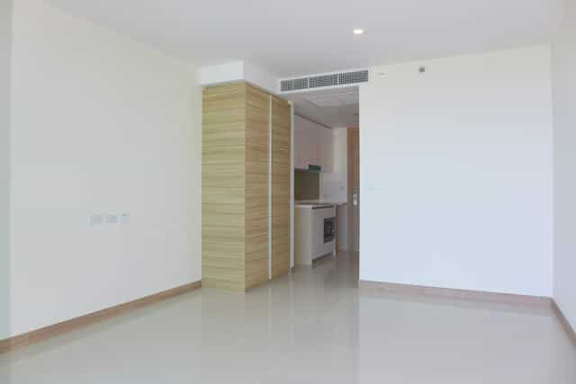 Condominium in Ban Laem Mai Ruak, Chon Buri 10105459