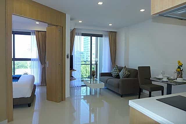 Condominium in Ban Phatthaya Tai, Chon Buri 10105564