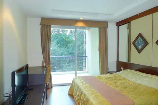 Condominium in Ban Phatthaya Tai, Chonburi 10105625