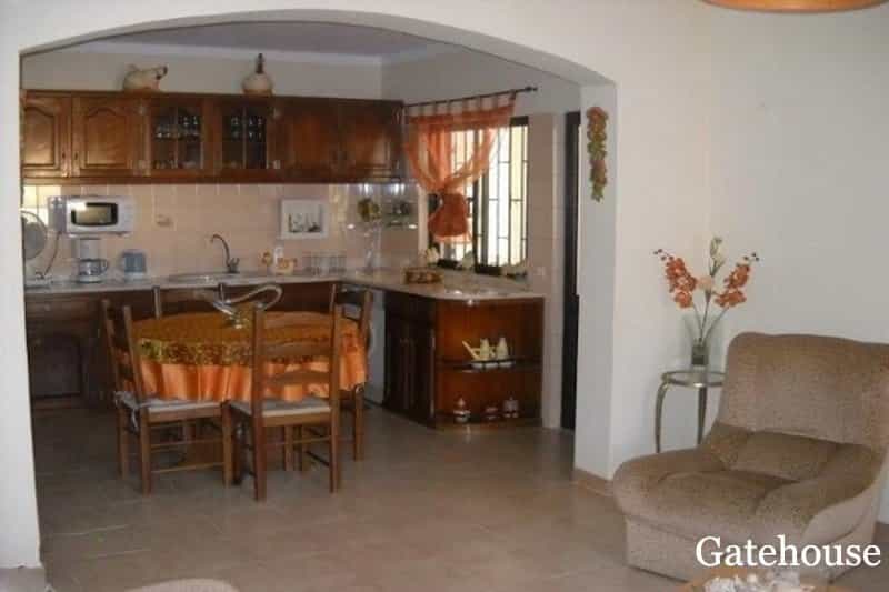 House in Almancil, Algarve Central 10105978