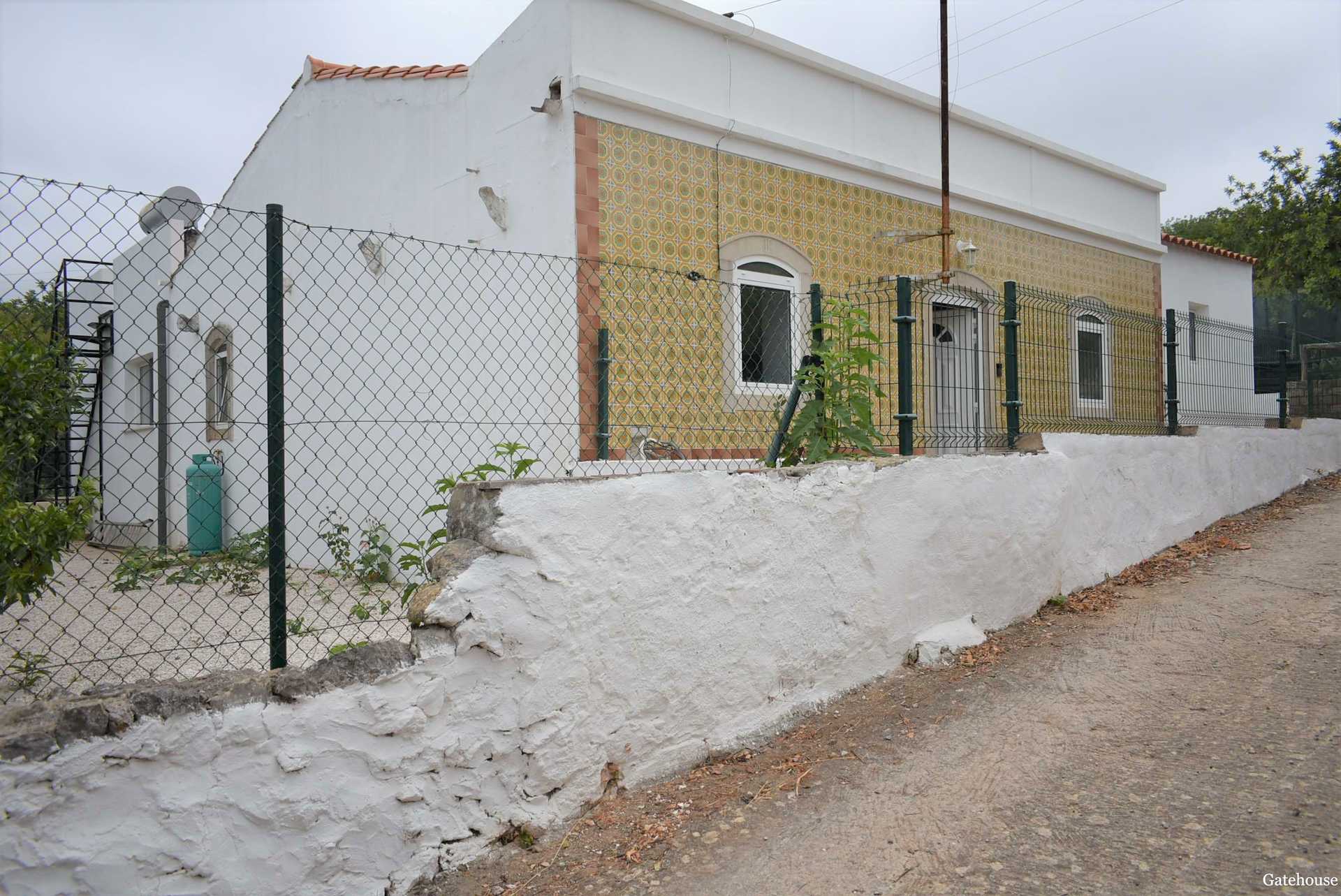 Hus i Besoura, Faro 10106472