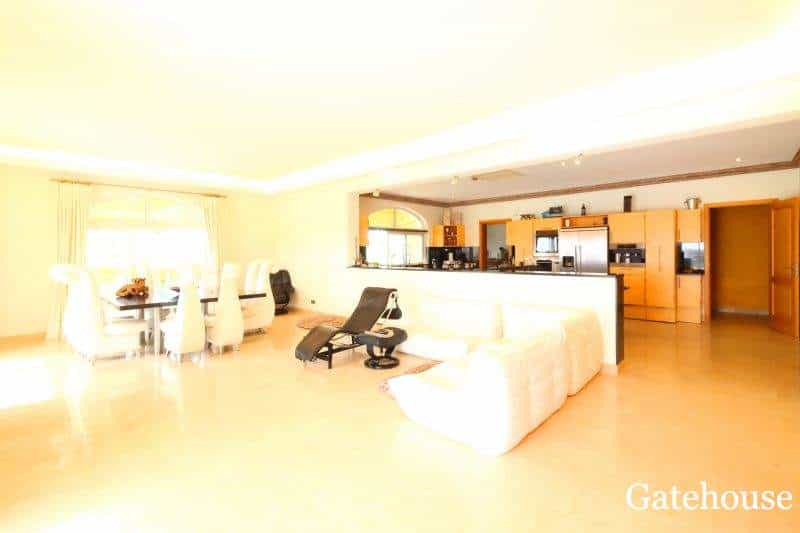 Talo sisään Albufeira, Algarve Central 10106528