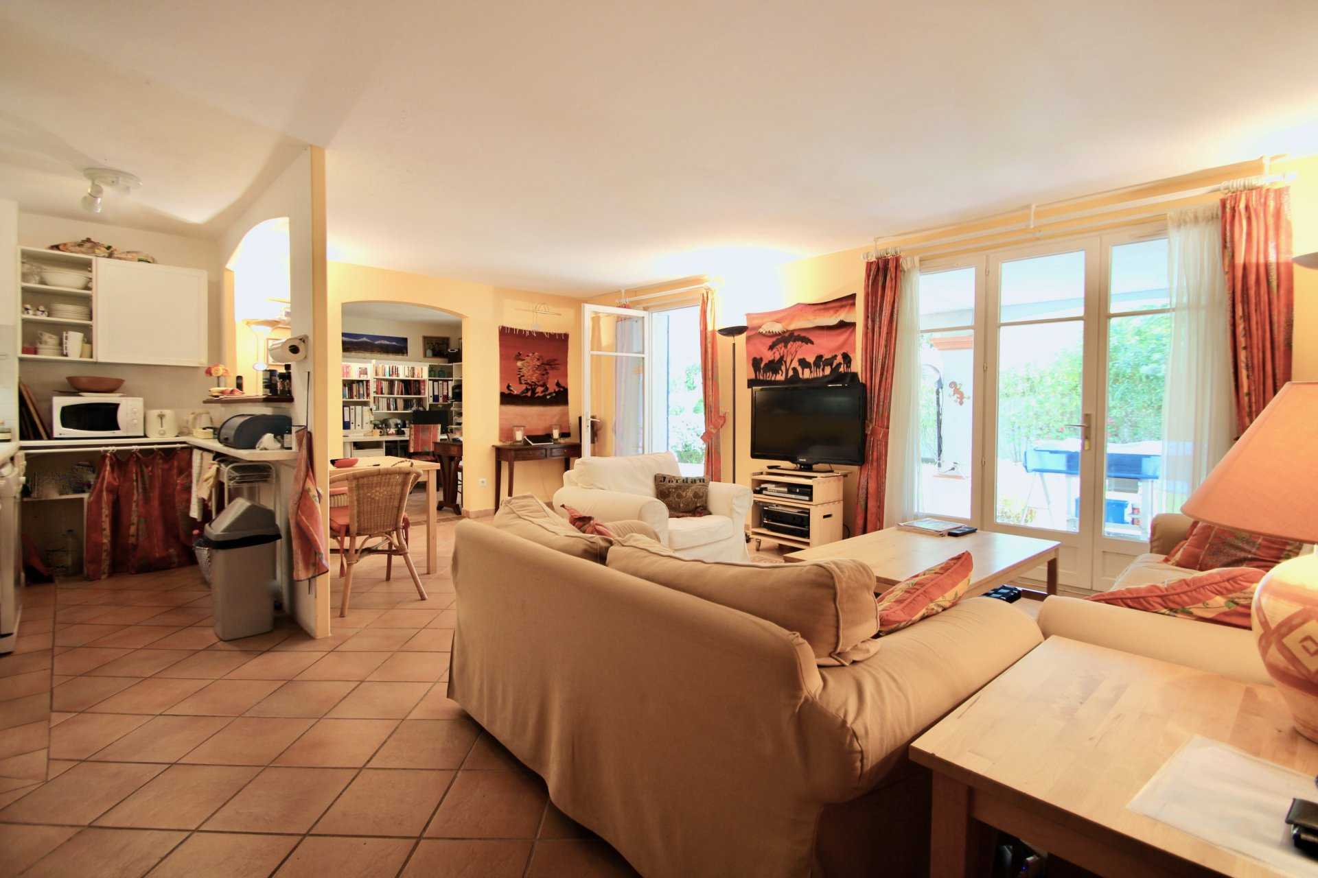 Eigentumswohnung im Saint-Raphael, Provence-Alpes-Côte d'Azur 10107020
