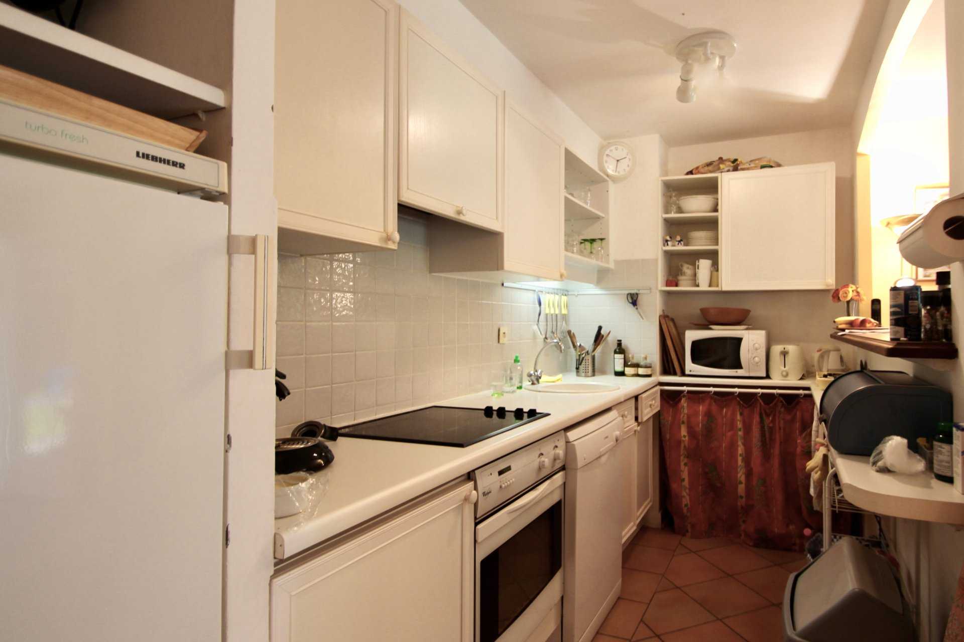 Ejerlejlighed i Valescure Spacious (100m2) Ground Floor Apartment + 2 X Garage,  10107020