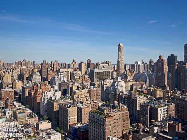 Condominium in New York, New York 10107270