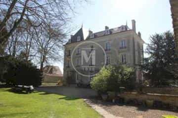 House in Chinon, Centre-Val de Loire 10108016
