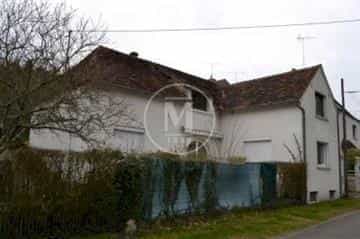 Будинок в Chalais, Centre-Val de Loire 10108024