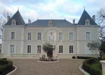 بيت في Chalais, Nouvelle-Aquitaine 10108048