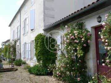 жилой дом в Cognac, Nouvelle-Aquitaine 10108053