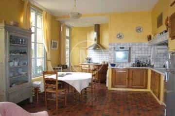 жилой дом в Niort, 79000, France, Poitou-Charentes 10108063