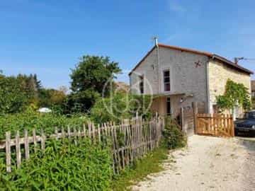 σπίτι σε Civray, 86400, France, Poitou-Charentes 10108089