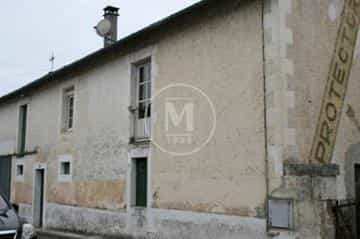 Hus i Civray, Nouvelle-Aquitaine 10108096