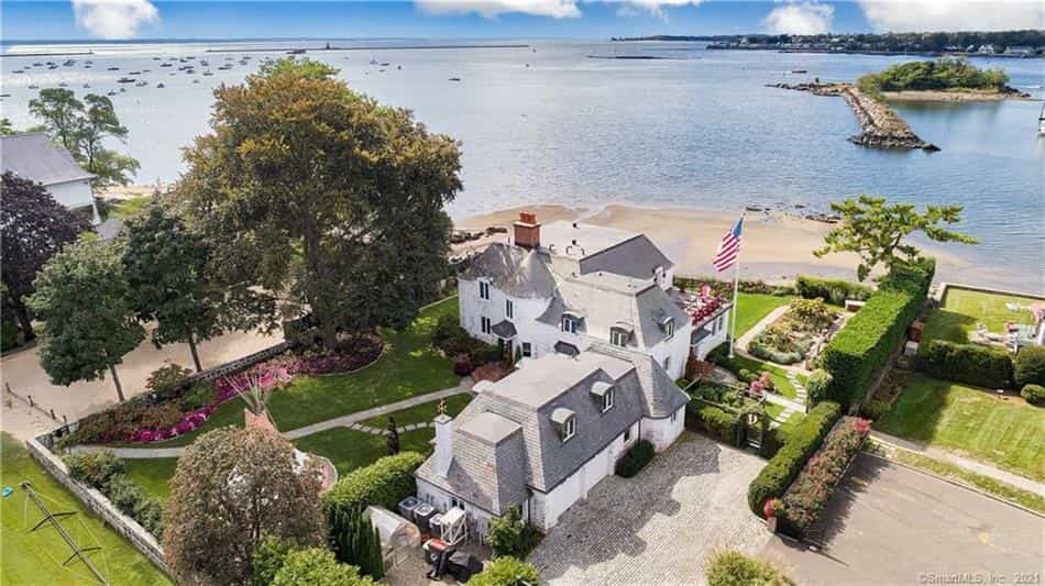 House in Dolphin Cove, Connecticut 10108761