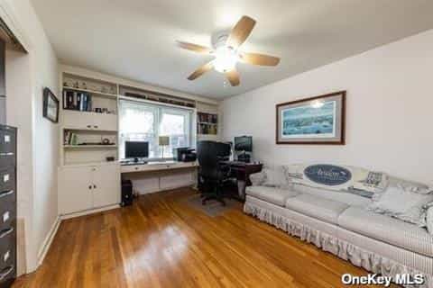 House in Rockville Centre Ny 11570, New York 10109362