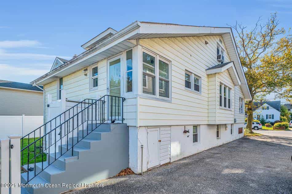 House in Point Pleasant Beach, New Jersey 10109577