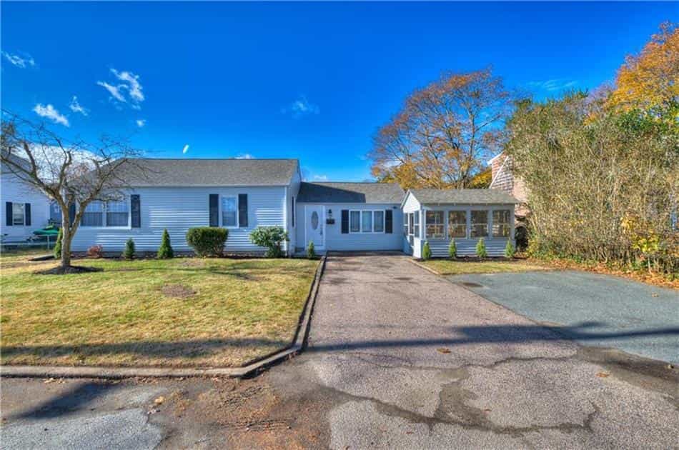 House in Spring Lake, Rhode Island 10109719